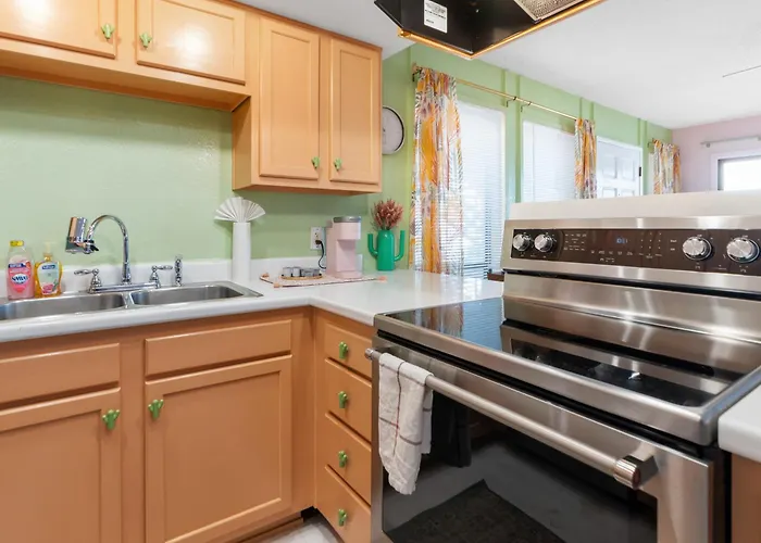Modernized 1br W Shared Pool &