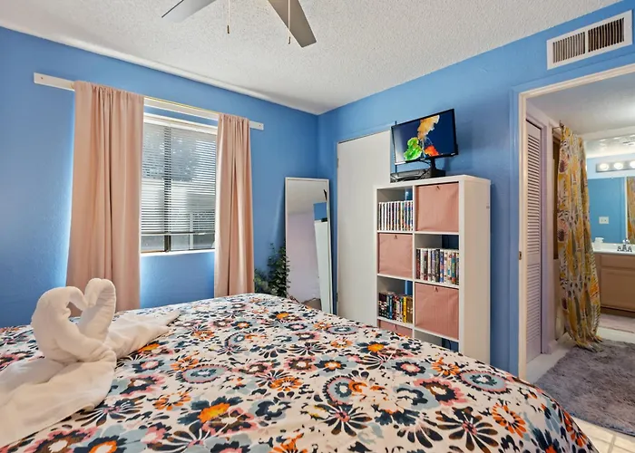 Modernized 1br W Shared Pool &
