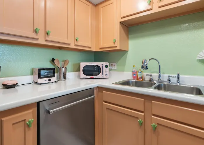 Holiday home Modernized 1br W Shared Pool & *