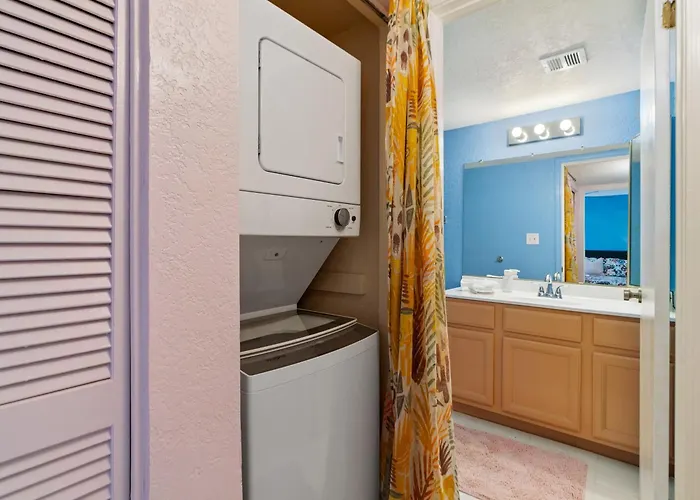 Holiday home Modernized 1br W Shared Pool & *