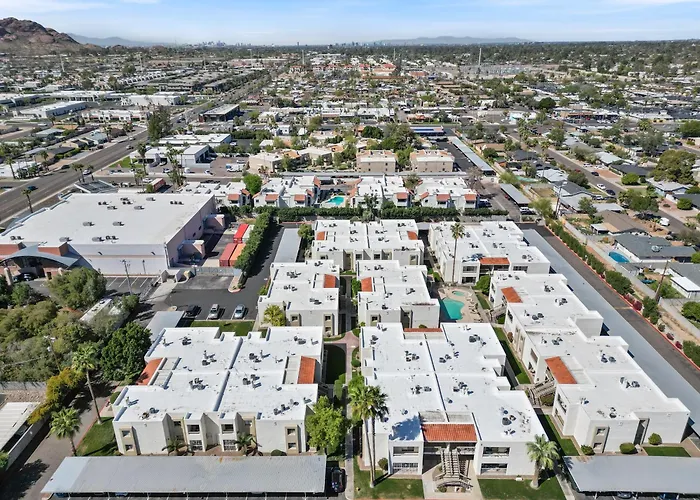 Modernized 1br W Shared Pool & Holiday home Scottsdale
